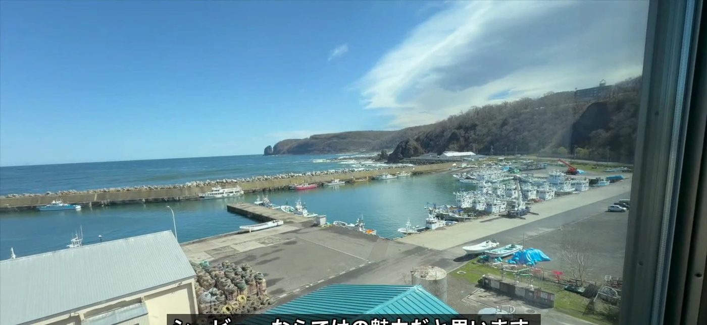流氷テラスから見えるオホーツク海とウトロ港
